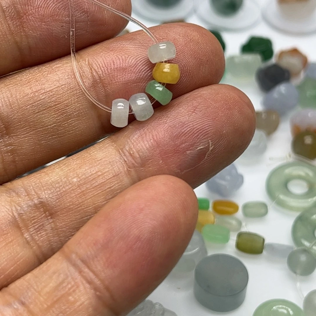 翡翠未镶嵌颈饰鼓珠