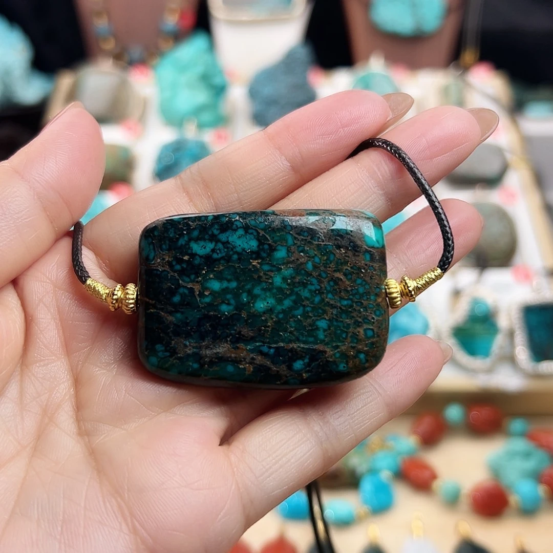 绿松石未镶嵌颈饰