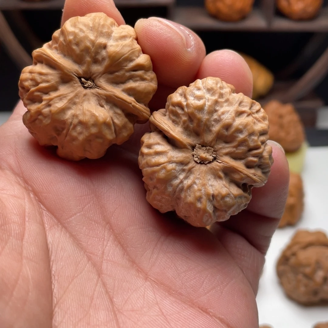 鸽***吻吊坠文玩核桃蛤蟆头核桃 34