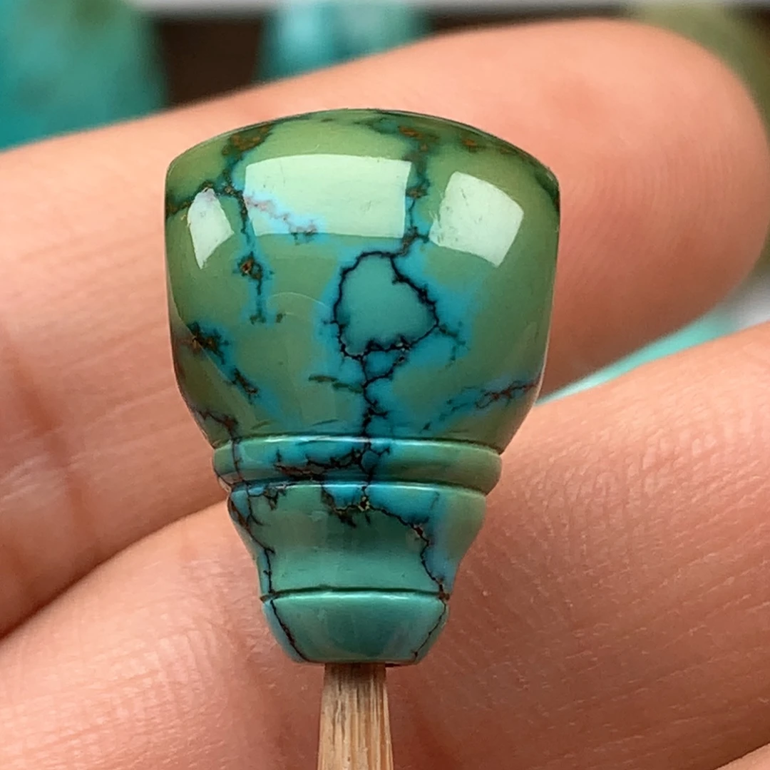 绿松石未镶嵌颈饰