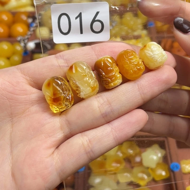 蜜蜡未镶嵌珠宝奇石俄料无优化小貔貅一个（可挑选）