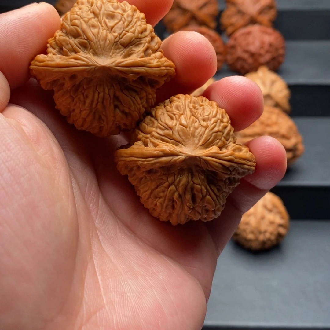 文玩核桃吊坠41红宝石