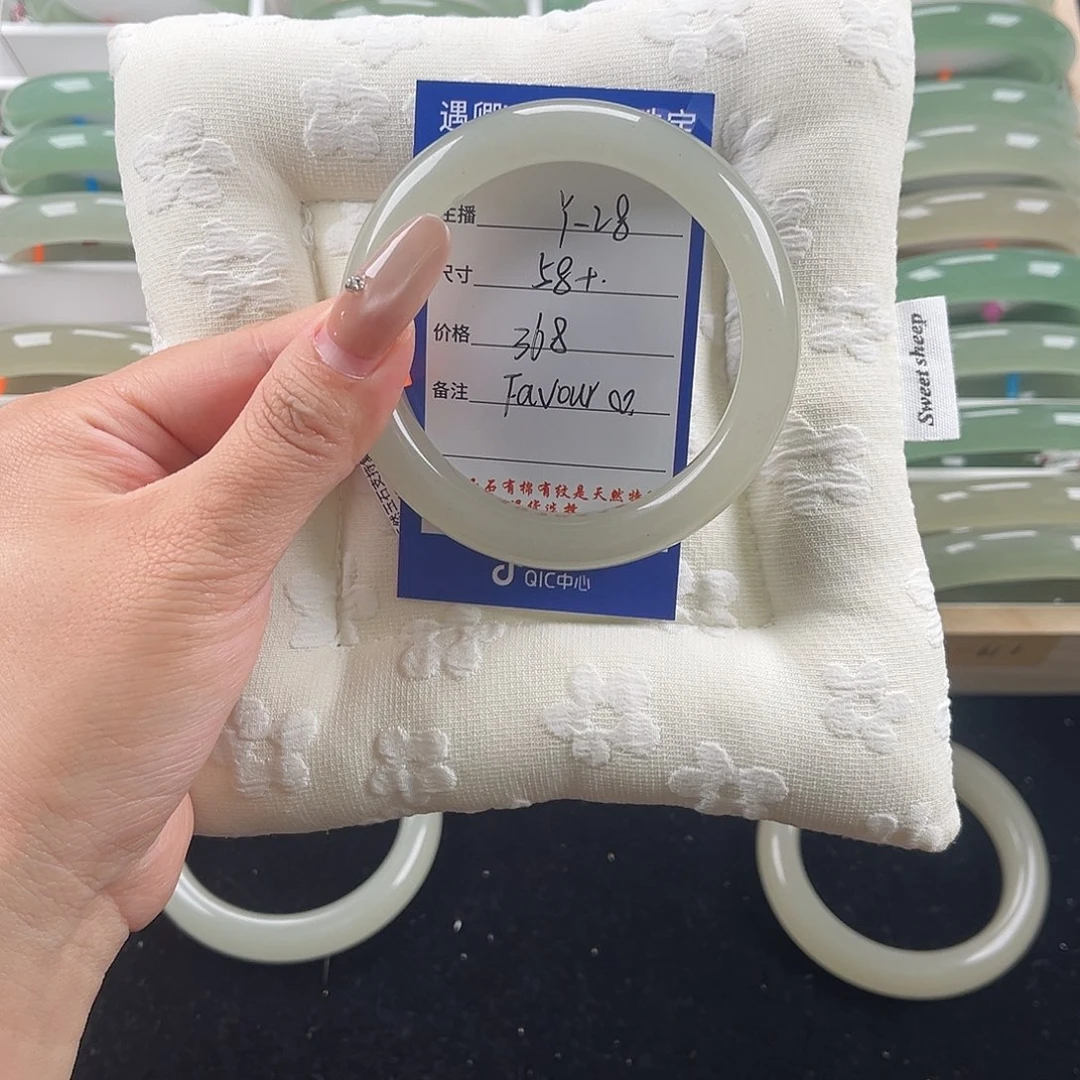 石英质玉未镶嵌手镯