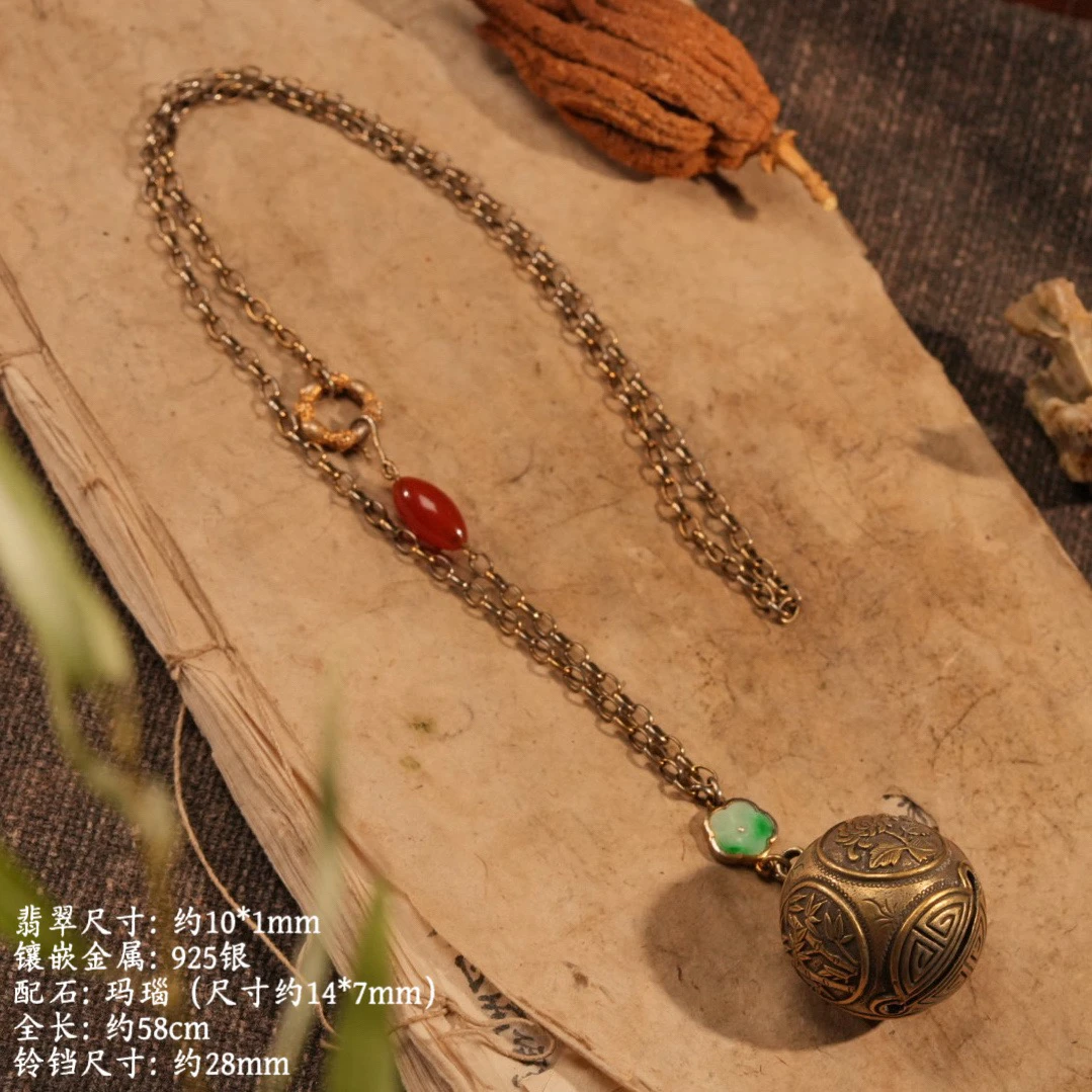 023711-0 银925錾梅兰竹菊纹镶嵌白底青翡翠多宝铃铛吊坠项链