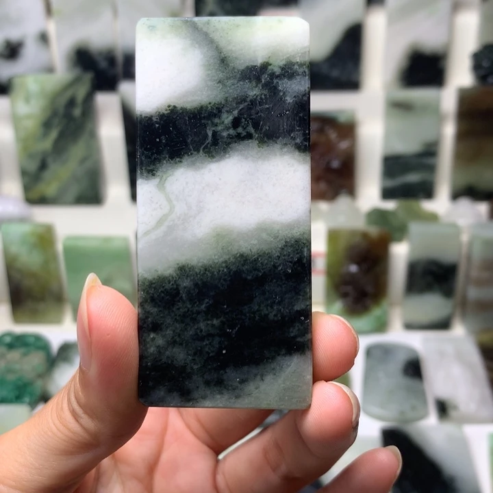 独山玉未镶嵌颈饰