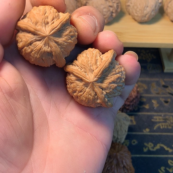 执***跳大叶紫檀（黑酸枝木类）