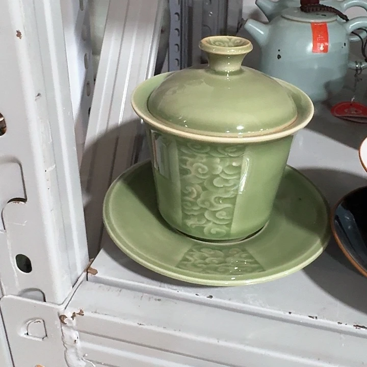 主人杯一个，瓷。。。品茗