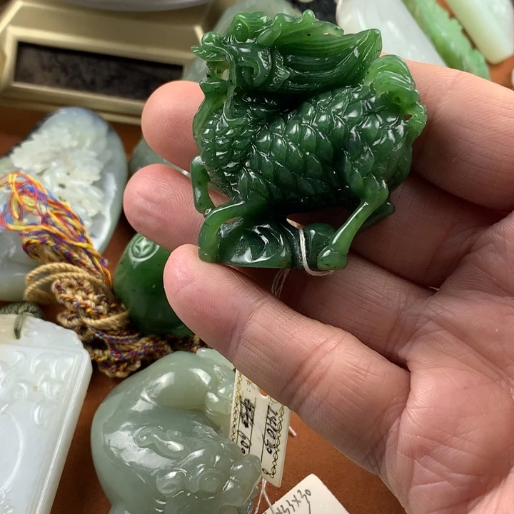 和田玉颈饰未镶嵌柔**角