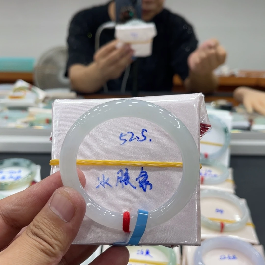 翡翠未镶嵌手镯缅甸翡翠