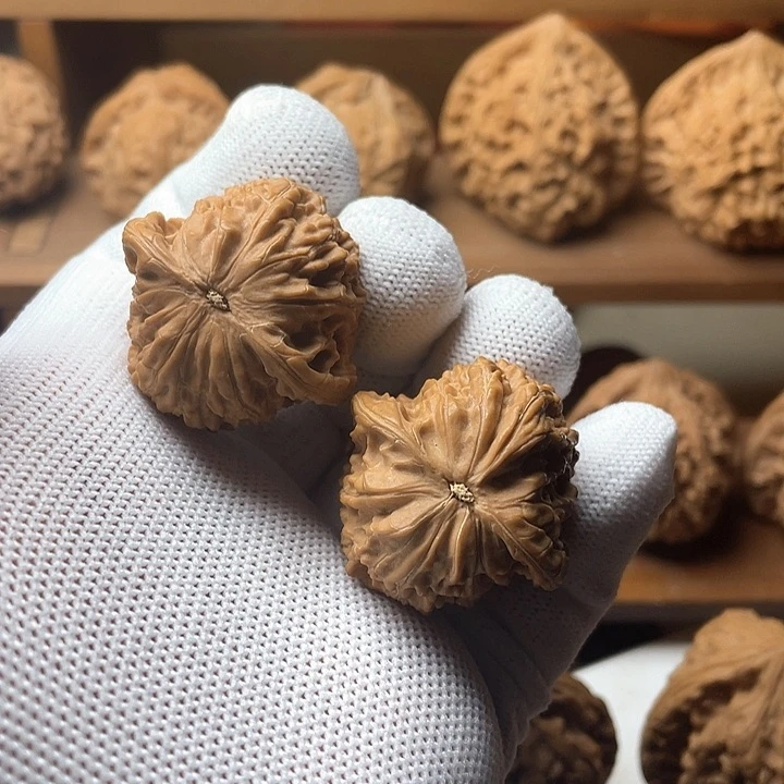 文玩核桃吊坠按***~磨盘狮子头34