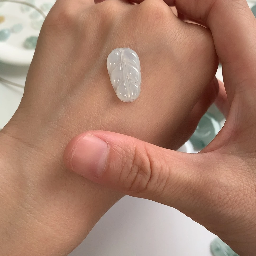 翡翠未镶嵌颈饰月**提叶子