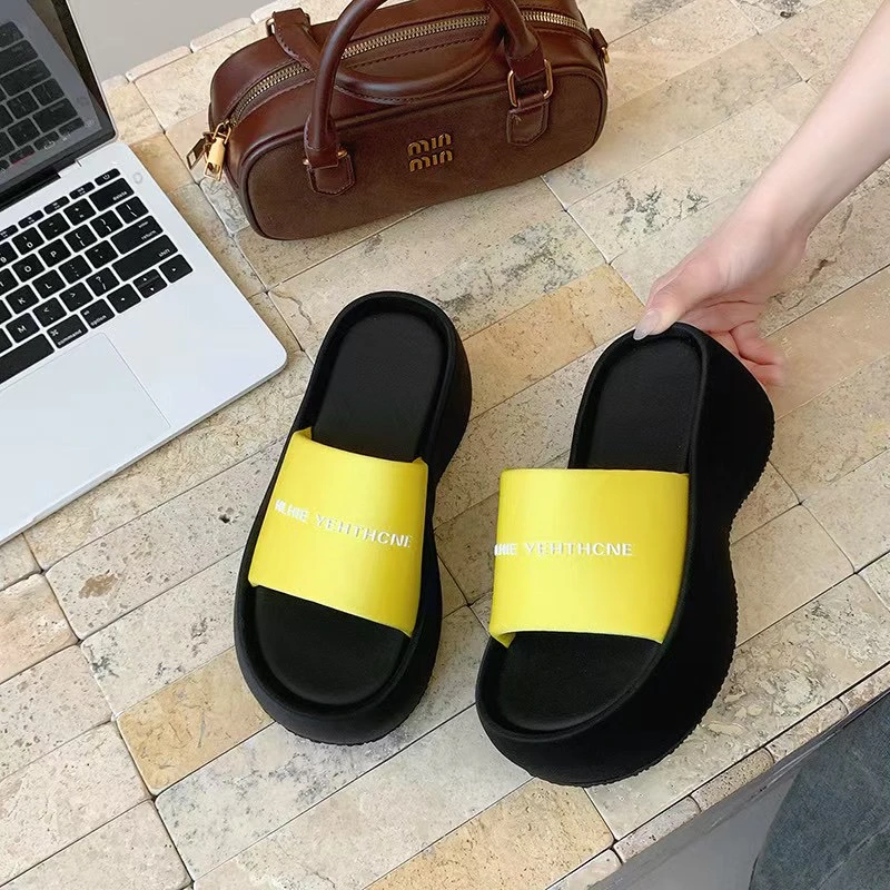 M6达思图2025夏季新款一字带露趾印字母松糕底厚底拖鞋时尚百搭