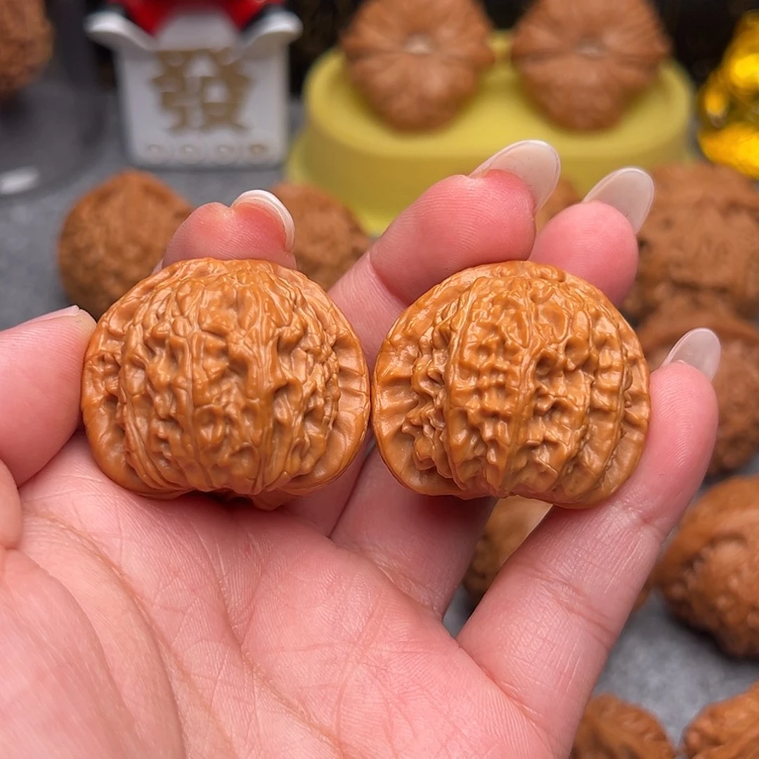 把件文玩核桃红皮球白 35全品