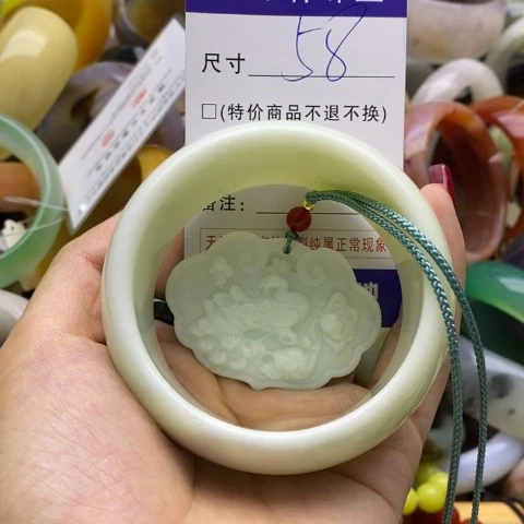 蛇纹石玉手镯未镶嵌