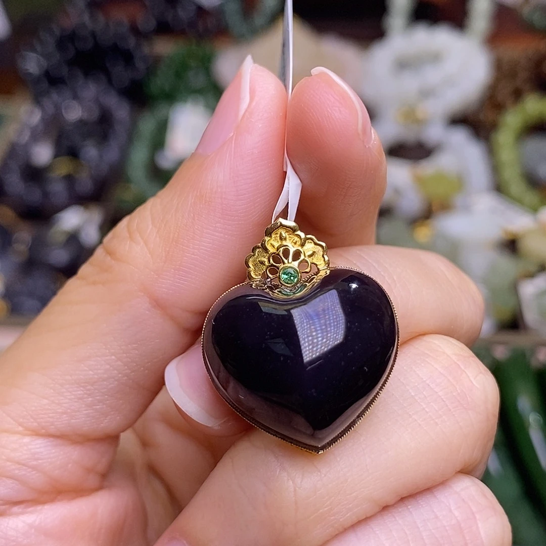 和田玉未镶嵌颈饰浓烟紫脂膏级18.K金桃心吊坠