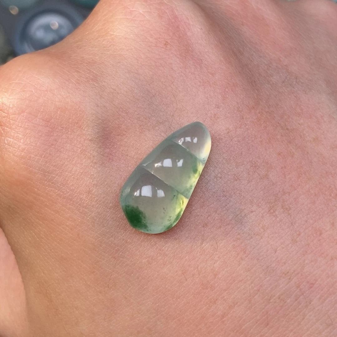 翡翠未镶嵌颈饰福豆