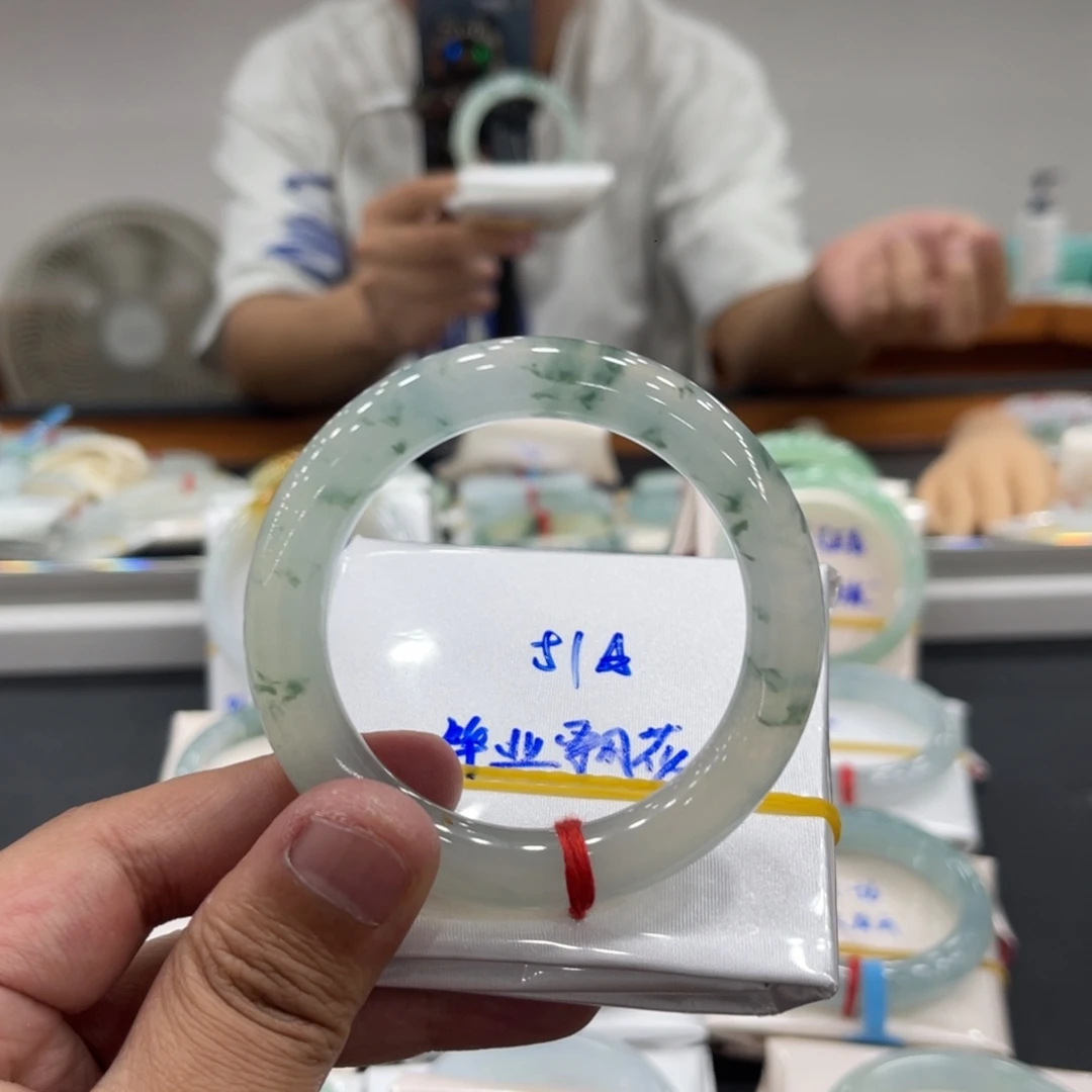 翡翠未镶嵌手镯缅甸翡翠