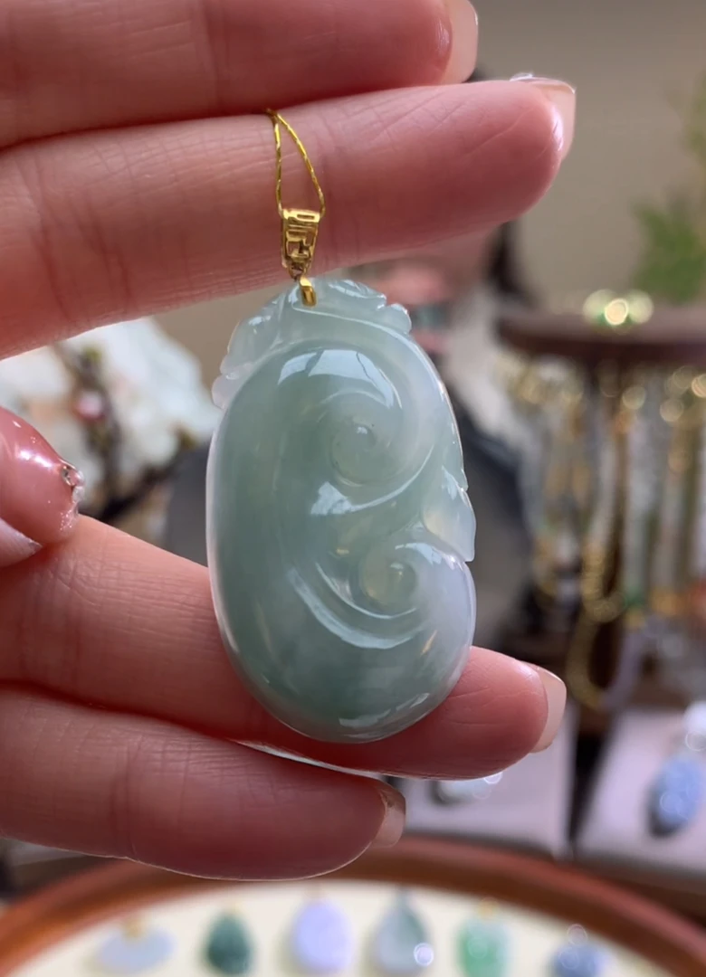 天然A货翡翠吊坠