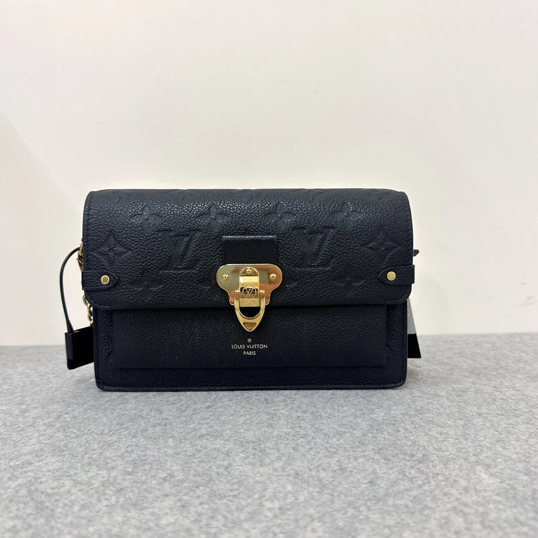 95新 LouisVuitton/路易威登 黑色压纹链条包