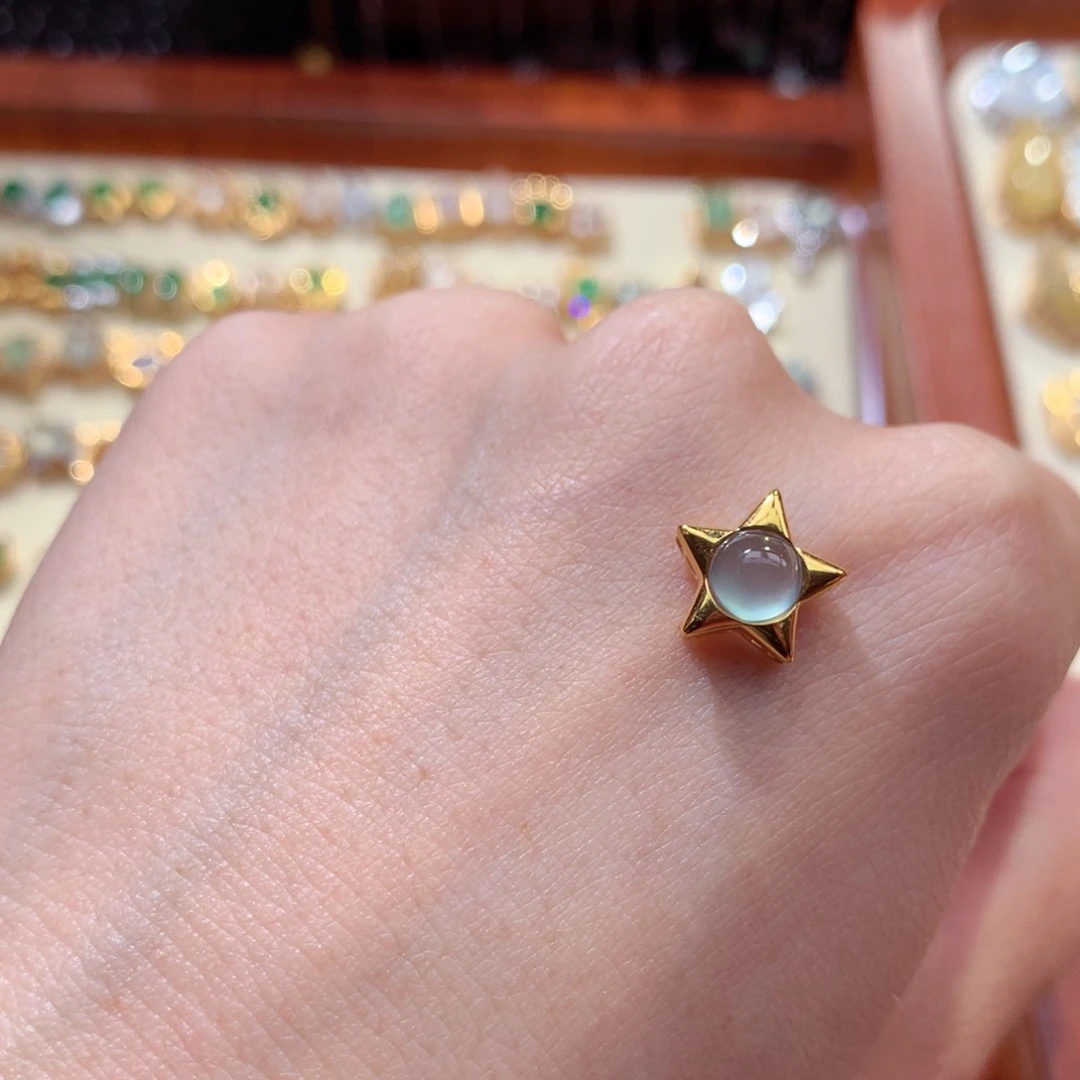 翡翠挂件18K金镶嵌?****姐翡翠