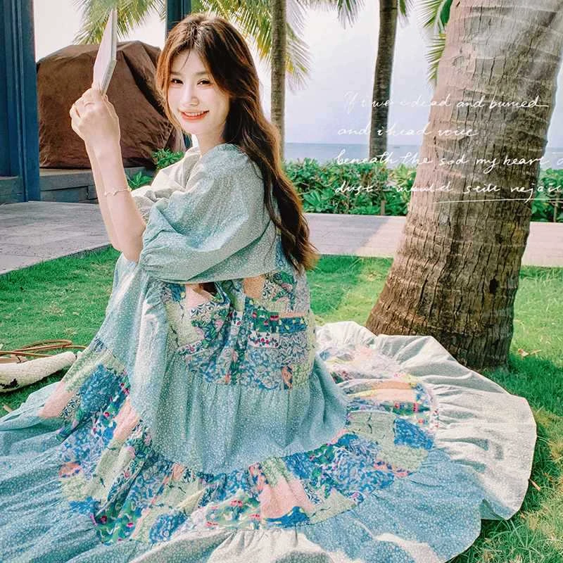 绿色复古V领碎花拼接连衣裙女夏2025新款波西米亚海边度假风长裙