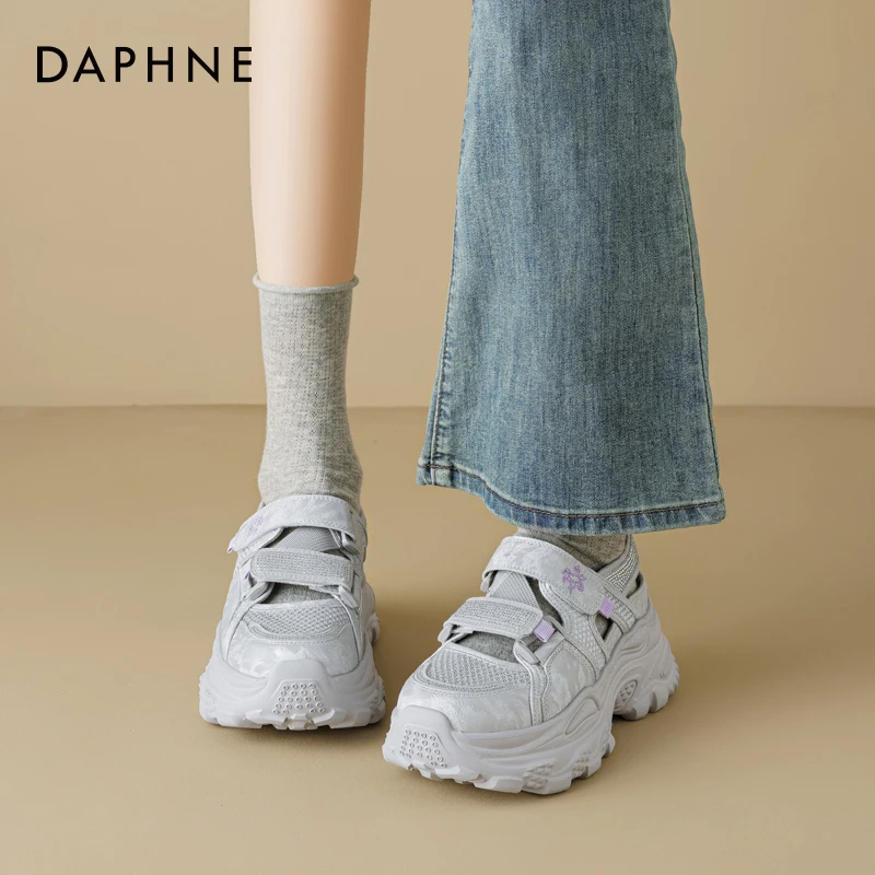 达芙妮2025秋季新款运动休闲鞋流光风时尚小众百搭透气厚底老爹鞋