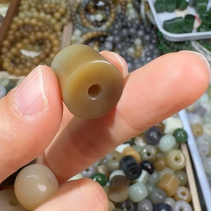 ****曦和田玉（糖玉）未镶嵌颈饰