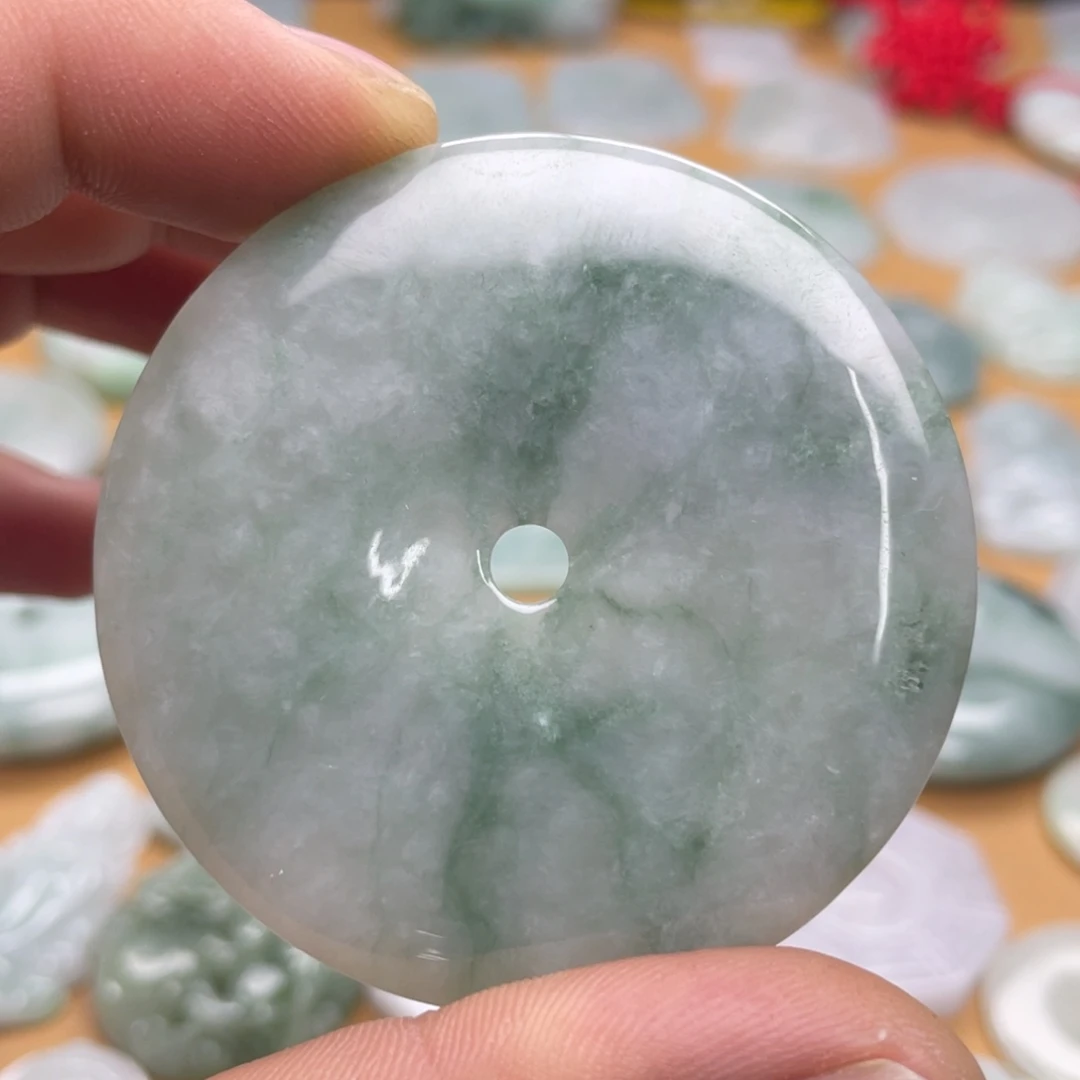 翡翠未镶嵌颈饰平安扣