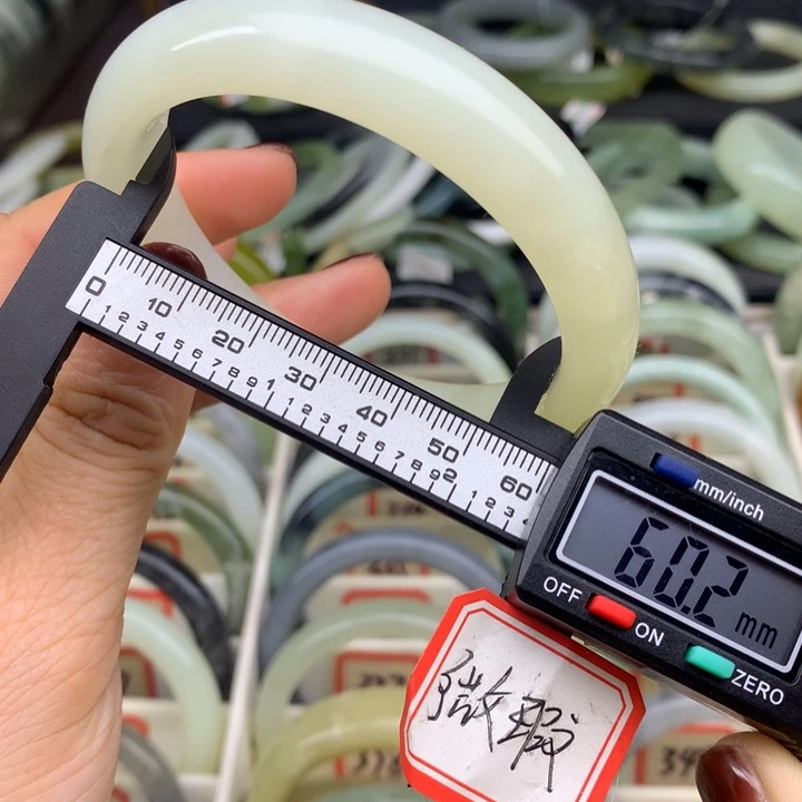 蛇纹石玉未镶嵌手镯359