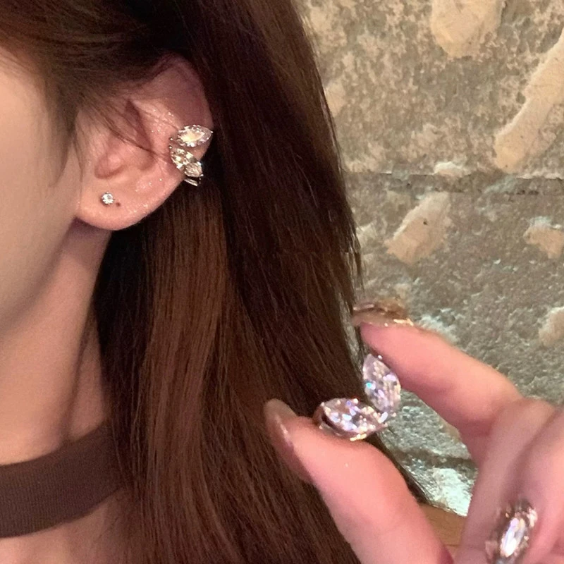 合金耳饰 爆闪水滴无耳洞耳夹女款轻奢高级感小众精致耳蜗夹商品图
