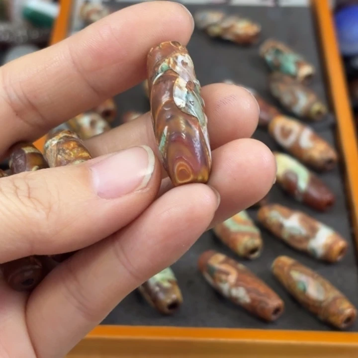 余***_玛瑙/玉髓未镶嵌颈饰