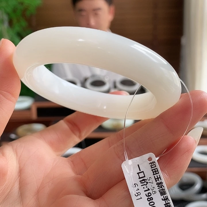 未镶嵌手镯和田玉6181