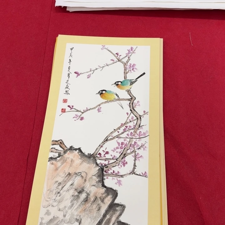 国画花鸟等图案为一体而