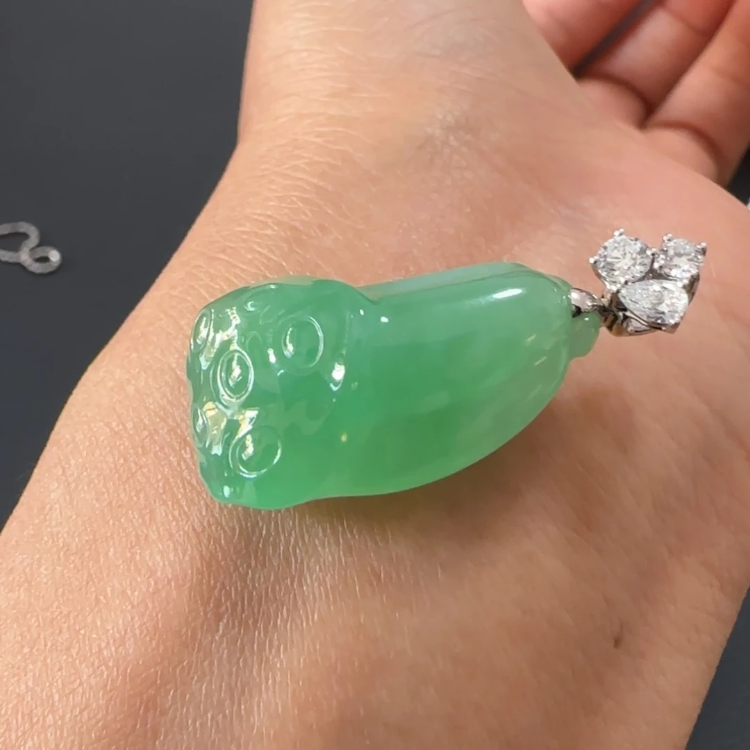 翡翠颈饰18K金镶嵌莲蓬