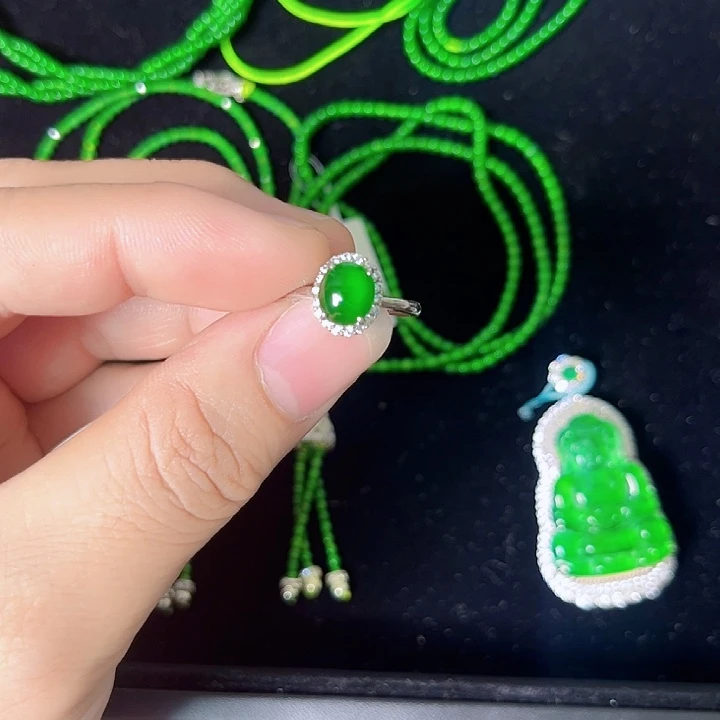 翡翠未镶嵌颈饰翡翠