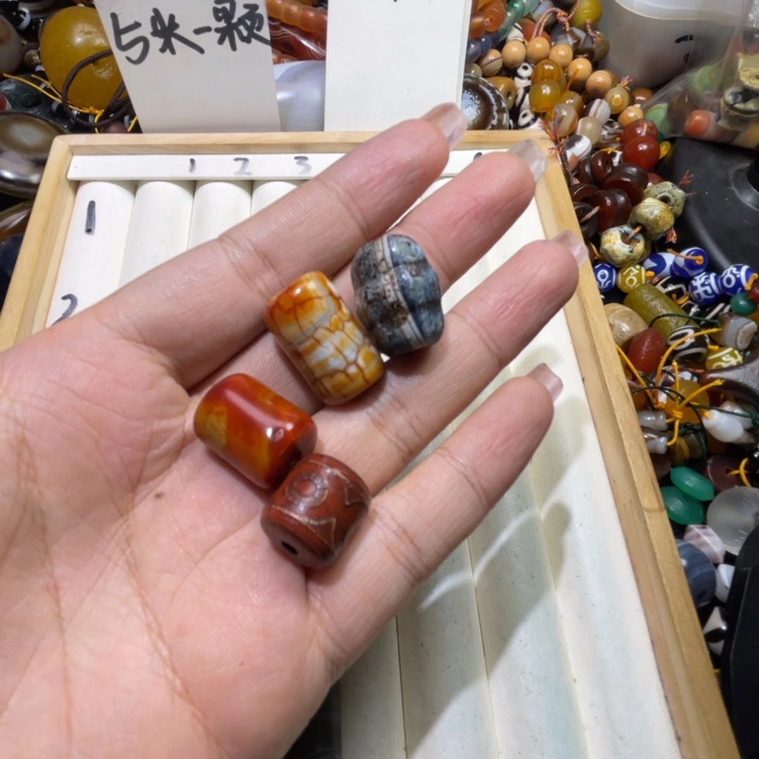 李***叶玛瑙/玉髓未镶嵌珠宝半成品