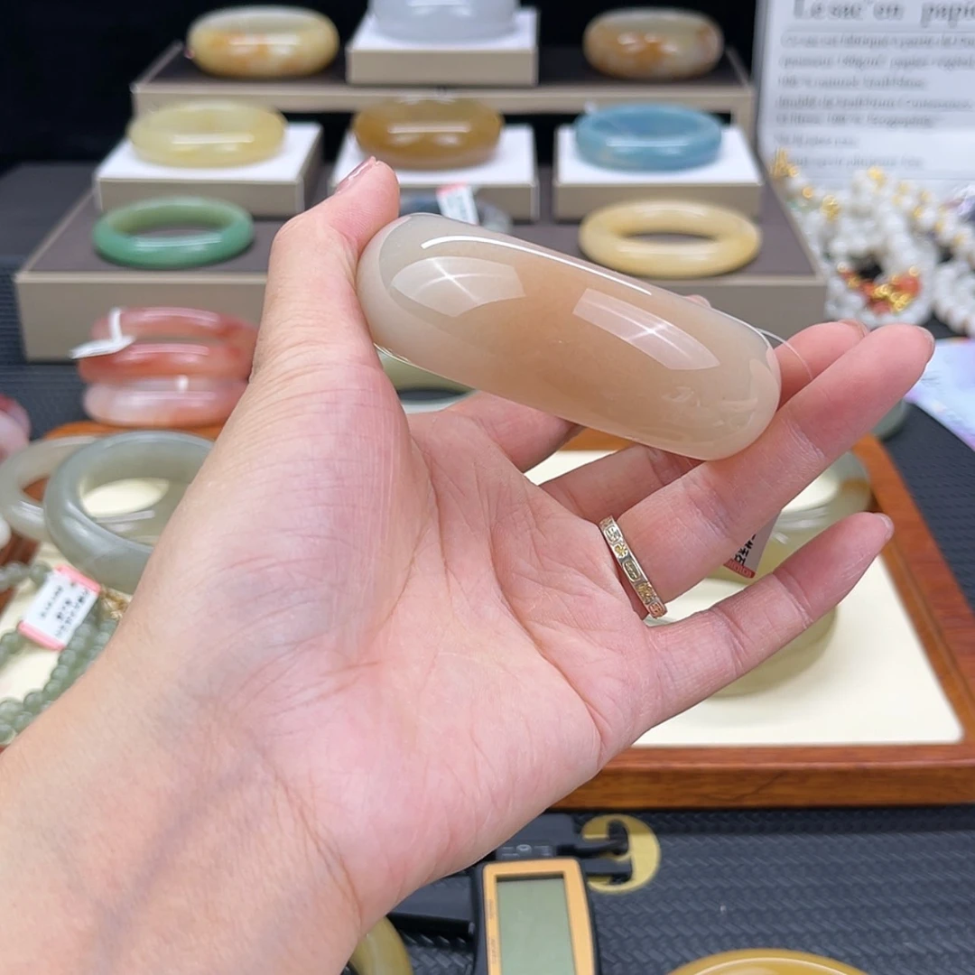 【闪购商品】石英质玉手镯未镶嵌南*