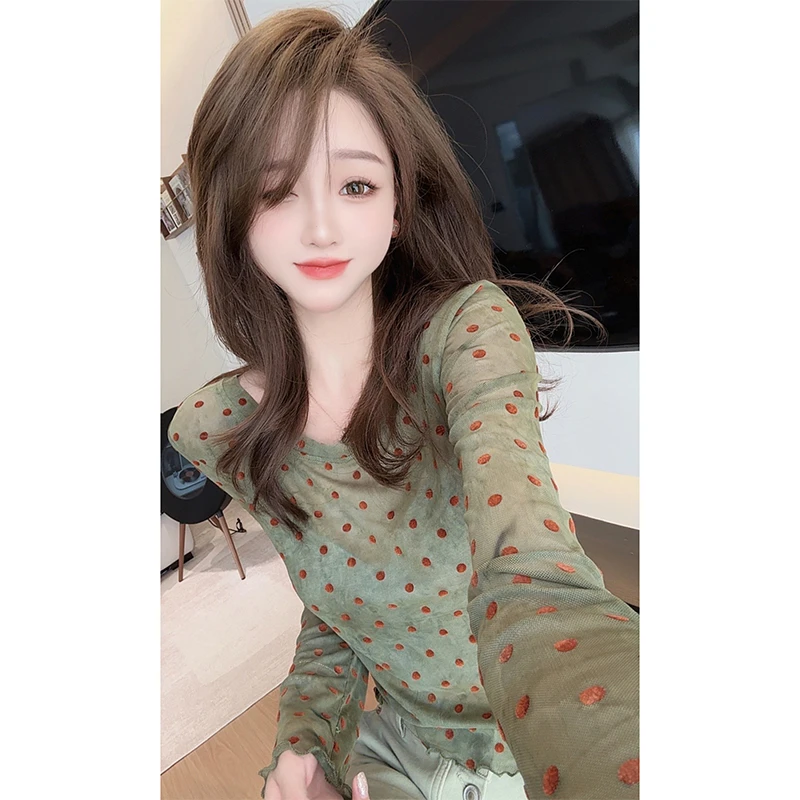 绿色晕染波点长袖t恤女短款初夏穿搭修身网纱防晒罩衫多巴胺上衣