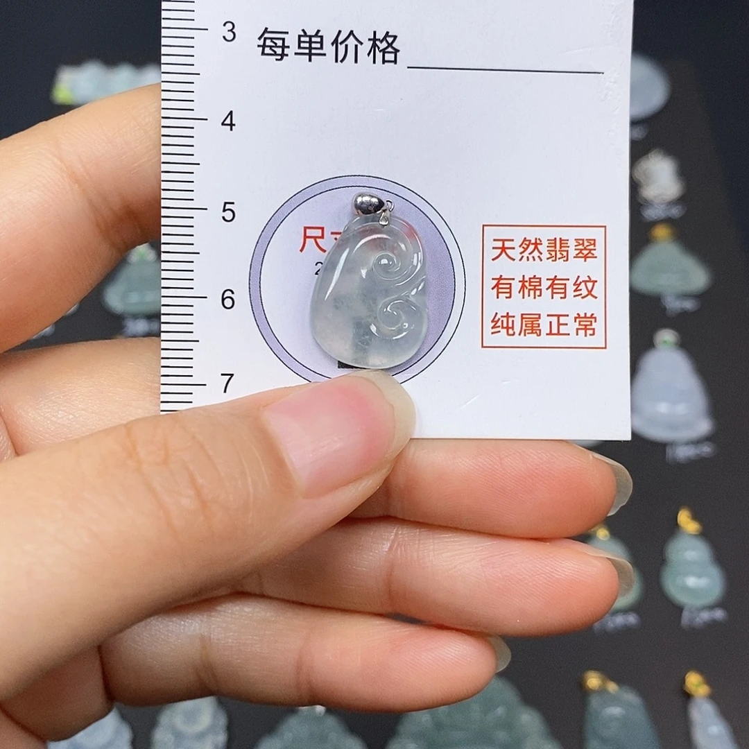 翡翠18K金镶嵌颈饰缅a翡翠