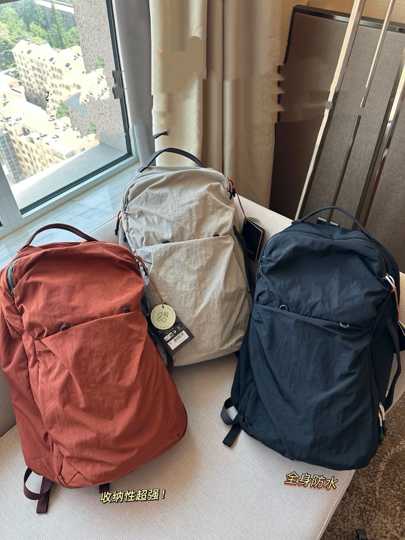 户外大容量双肩包