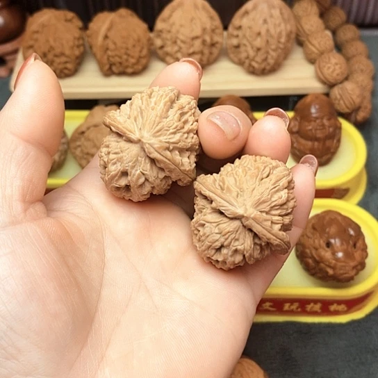 【闪购商品】文玩核桃把件白师子核桃全品