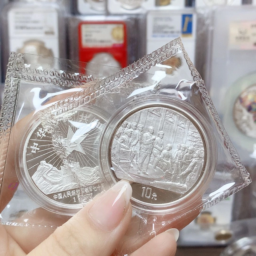 桃***看纯银建军70周年银币原证配盒