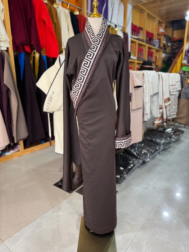 2025年藏袍服装休闲生活装民族服民族风袍网红时尚女款连衣裙新款