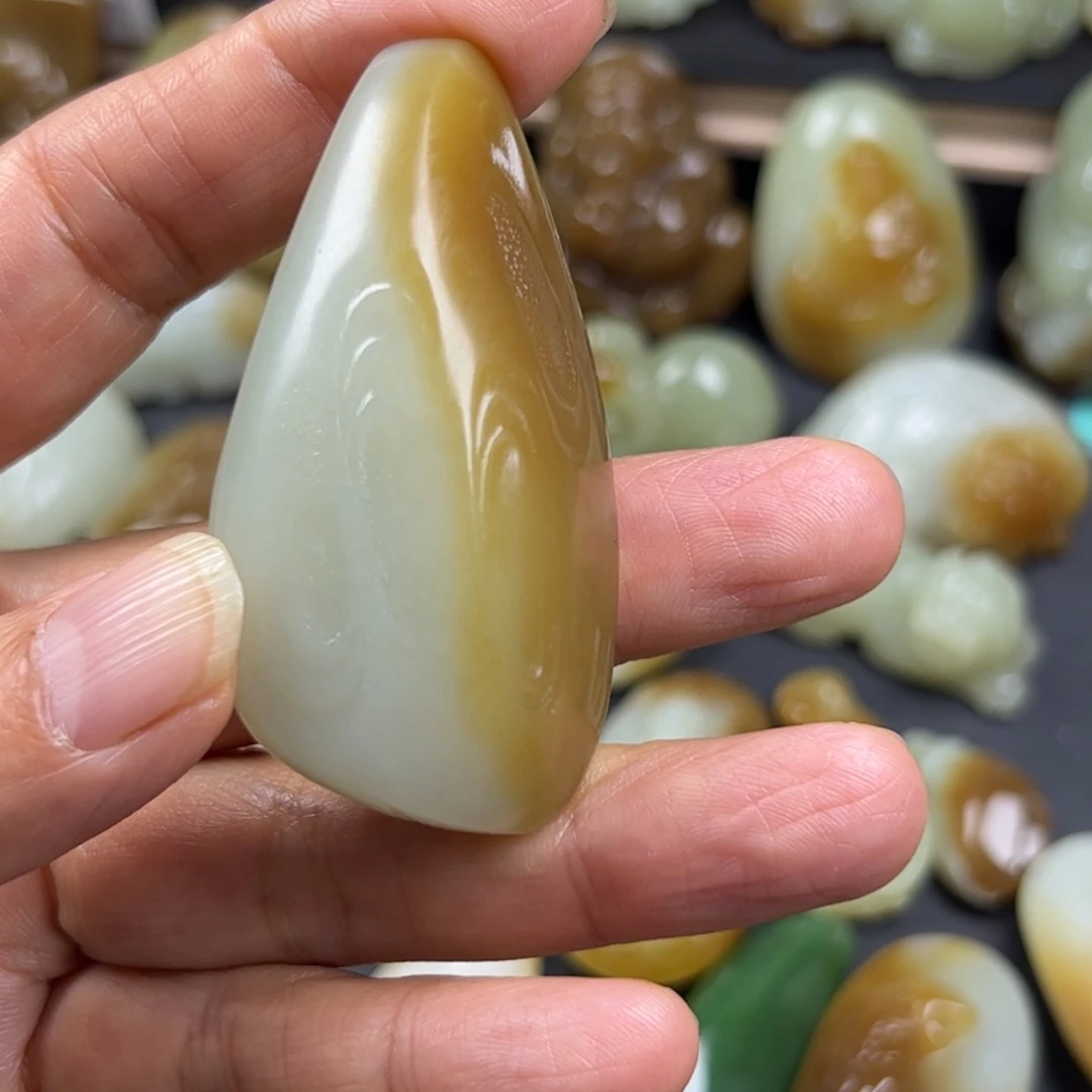 贰***酒和田玉（糖玉）未镶嵌颈饰