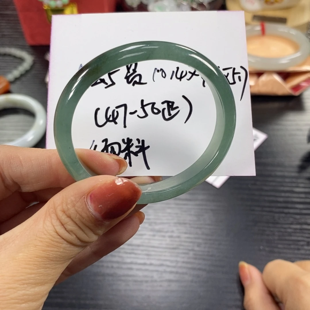 翡翠手镯未镶嵌天然翡翠