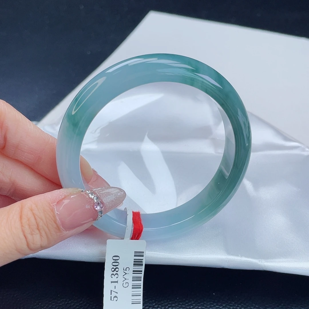 翡翠手镯未镶嵌翡翠