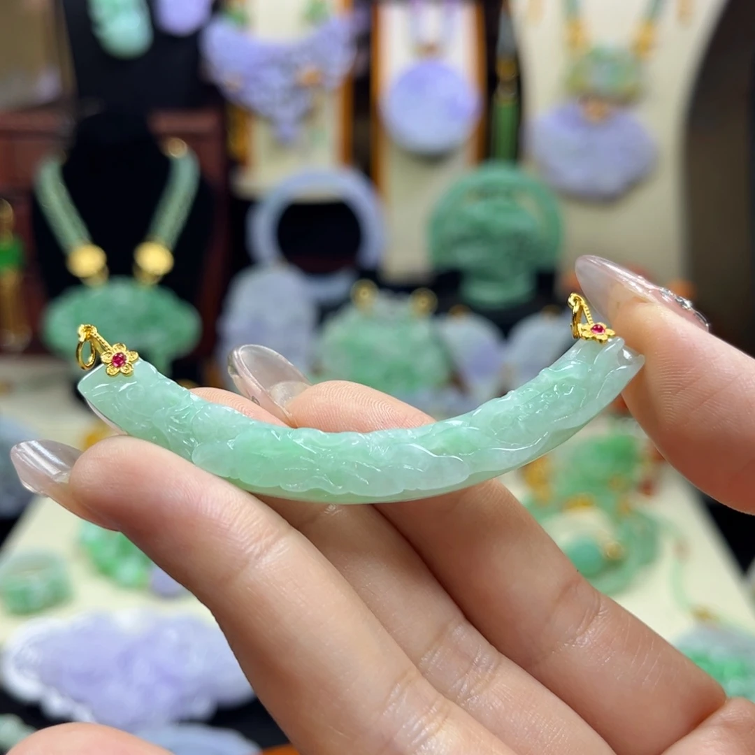 玉***曦翡翠未镶嵌吊坠(赠链)冰