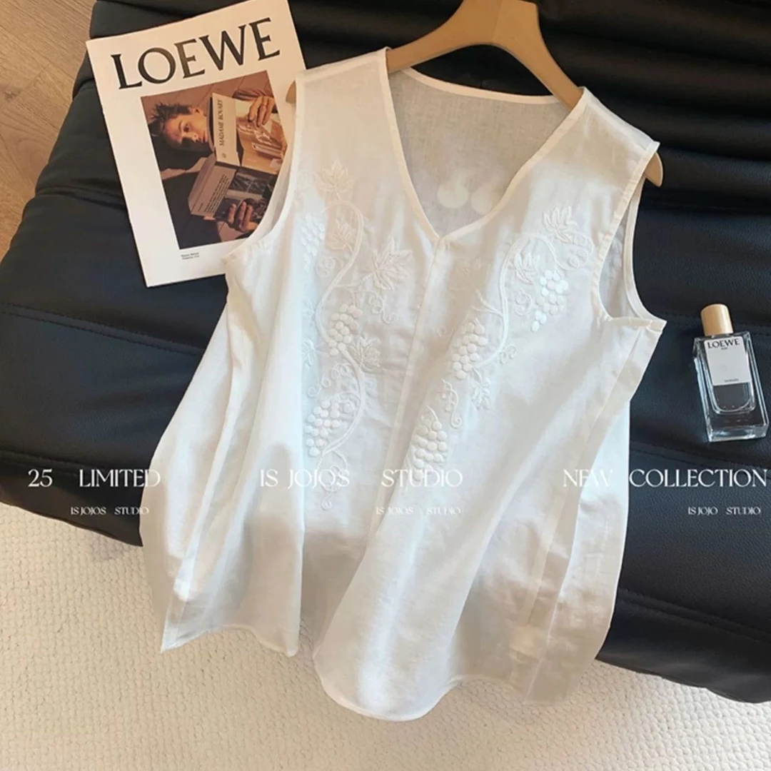 老钱风白色v领刺绣无袖衬衫女2025夏季新款气质显瘦遮肚小衫上衣