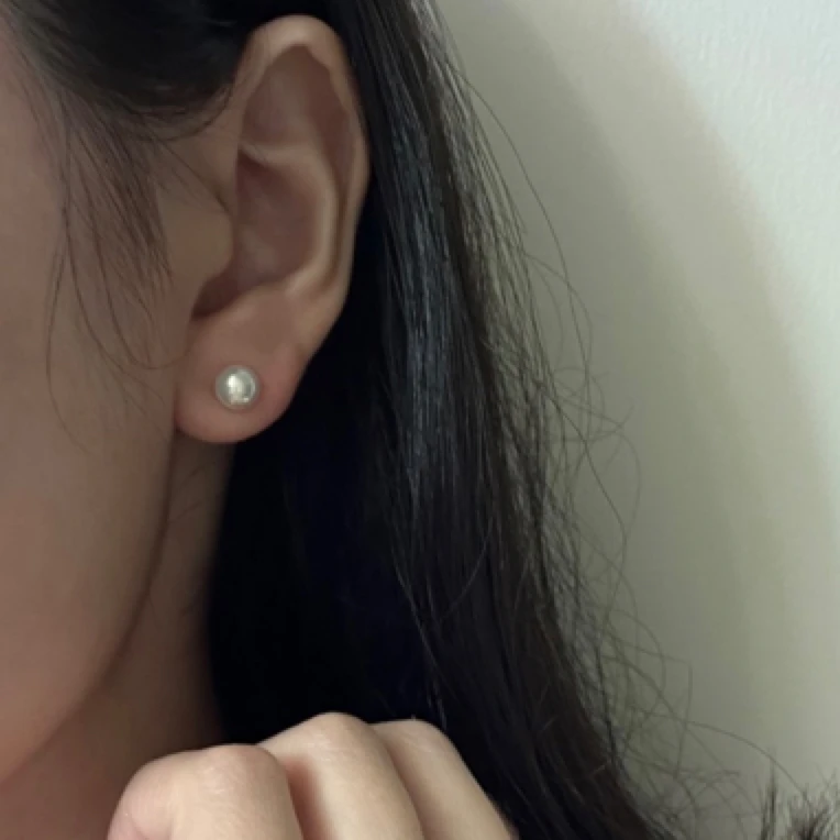 铜合金耳饰 强光耳钉s925日韩复古女轻奢气质珍珠素耳饰小巧白色