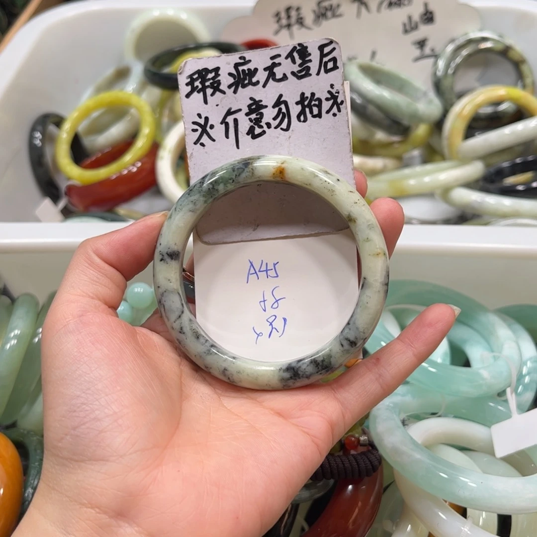 蛇纹石玉手镯未镶嵌